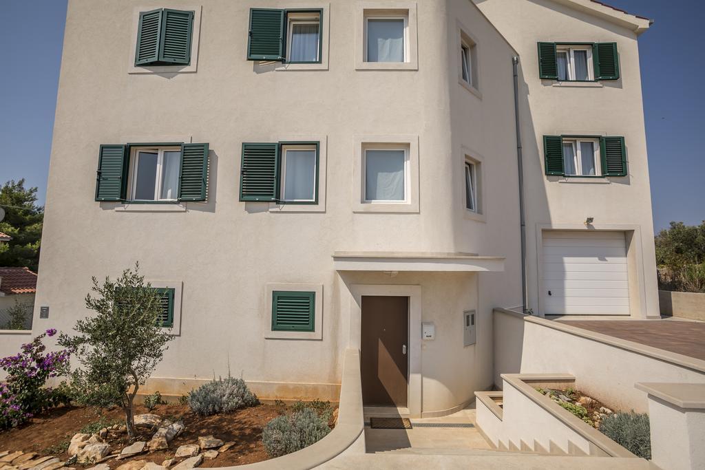 Apartmani Mariela Maslinica Ngoại thất bức ảnh